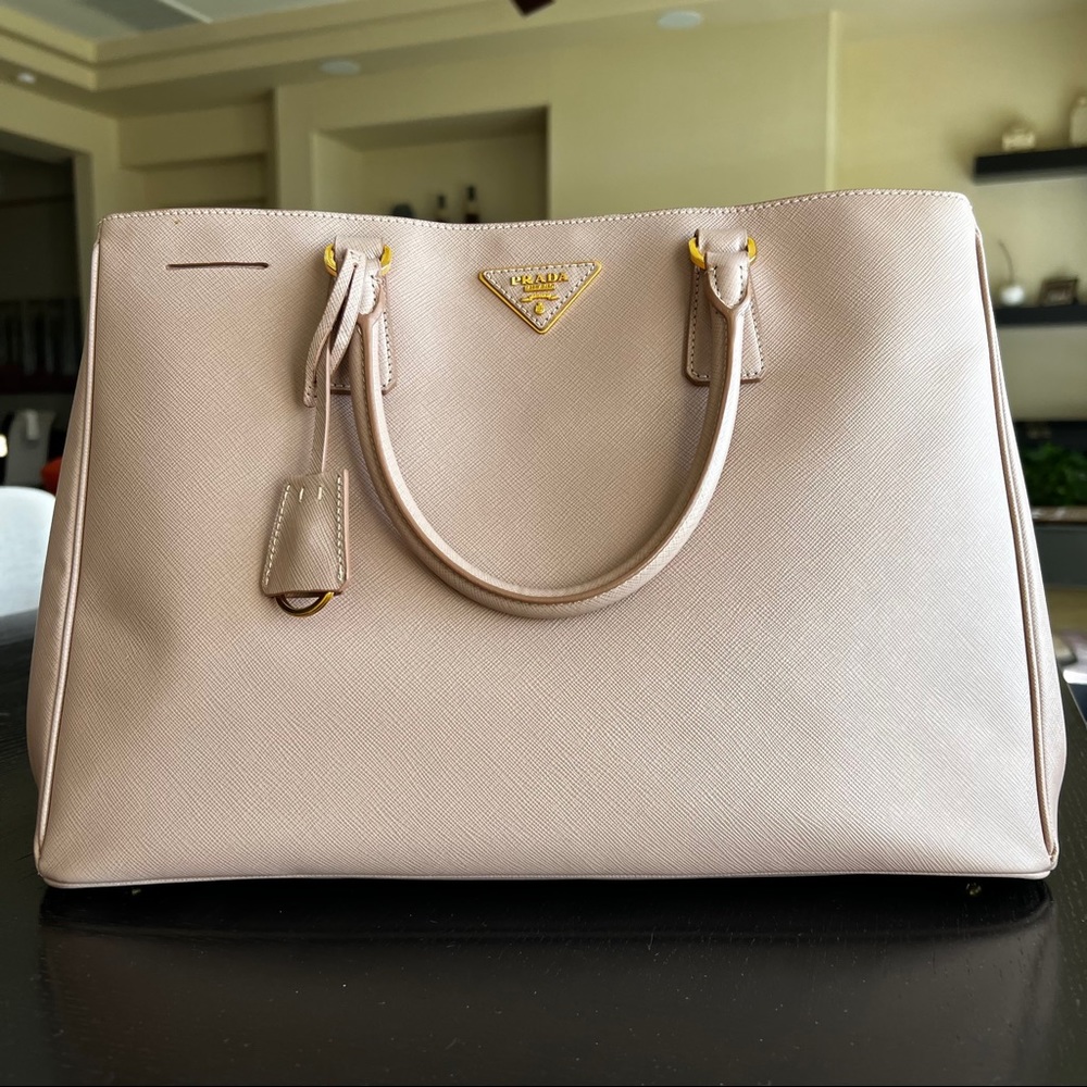 PRADA GALLERIA Saffiano Large bag in powder pink (SOLD) - Picture 1 of 12